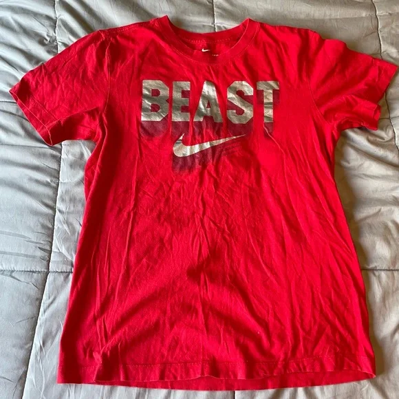Men’s Nike Graphic T-Shirt lot of 3 - Red, Gray, and Navy Size Small - Picture 2 of 4